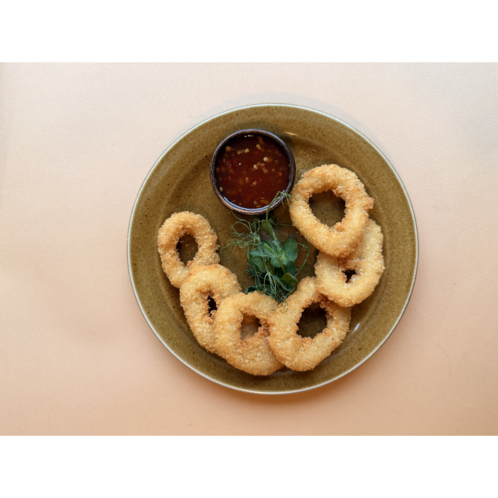 Кольца кальмара с соусом сладкий чили