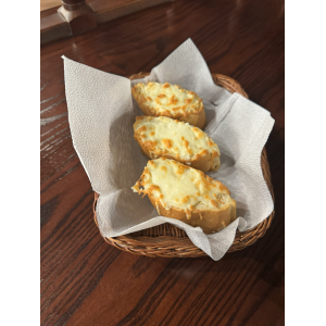 Пряный багет с сыром.